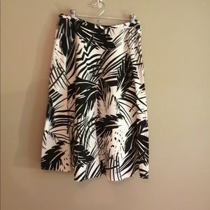 Black & White patterned skirt, Size 4